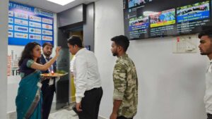 Chaitanya-New-Batch-Students-First-Day-At-College-7